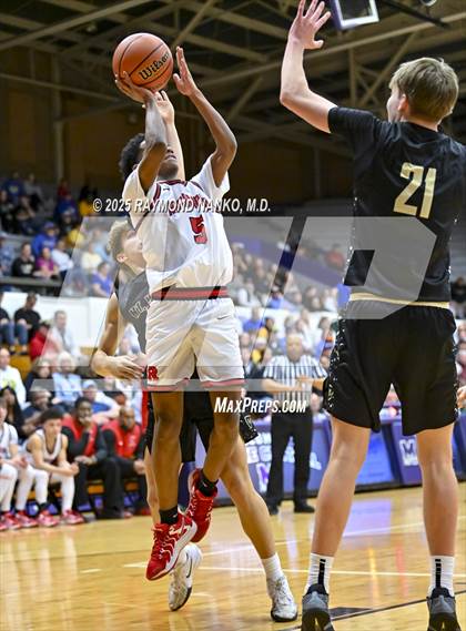 Thumbnail 2 in Mt. Vernon vs. Richmond (IHSAA 4A Section 9 First Round)  photogallery.