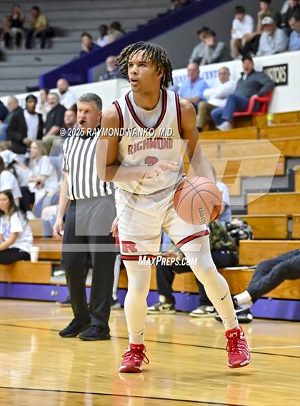 Thumbnail 2 in Mt. Vernon vs. Richmond (IHSAA 4A Section 9 First Round)  photogallery.
