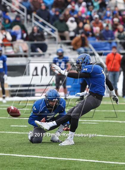 Thumbnail 3 in Longmont vs Windsor (CHSAA 4A Semifinal) photogallery.
