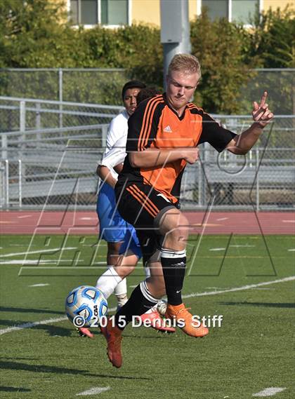 Thumbnail 2 in Summerville vs. Linden (CIF SJS D5 Final) photogallery.