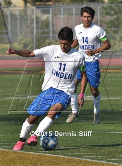 Thumbnail 3 in Summerville vs. Linden (CIF SJS D5 Final) photogallery.