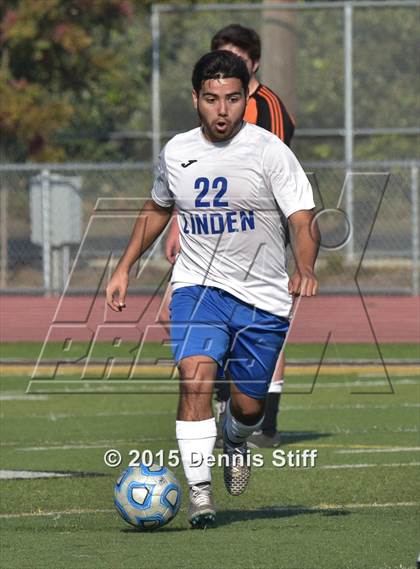 Thumbnail 1 in Summerville vs. Linden (CIF SJS D5 Final) photogallery.
