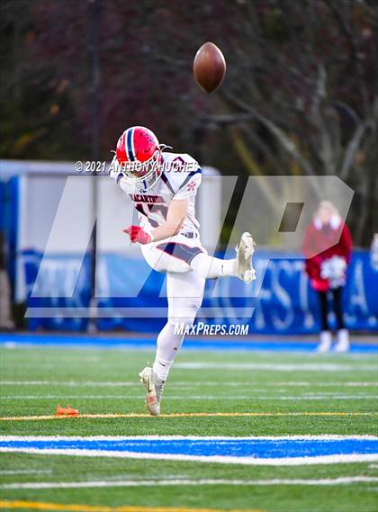 Thumbnail 2 in Garden City vs. MacArthur (Section VIII Nassau II Championship) photogallery.