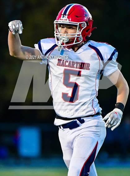 Thumbnail 2 in Garden City vs. MacArthur (Section VIII Nassau II Championship) photogallery.