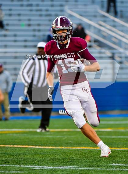 Thumbnail 2 in Garden City vs. MacArthur (Section VIII Nassau II Championship) photogallery.