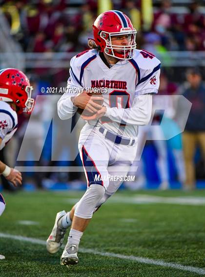 Thumbnail 2 in Garden City vs. MacArthur (Section VIII Nassau II Championship) photogallery.