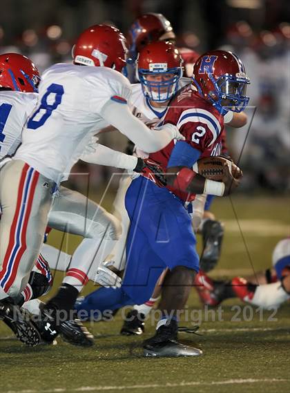 Thumbnail 3 in Vestavia Hills vs. Huntsville (AHSAA Playoff Round 2) photogallery.