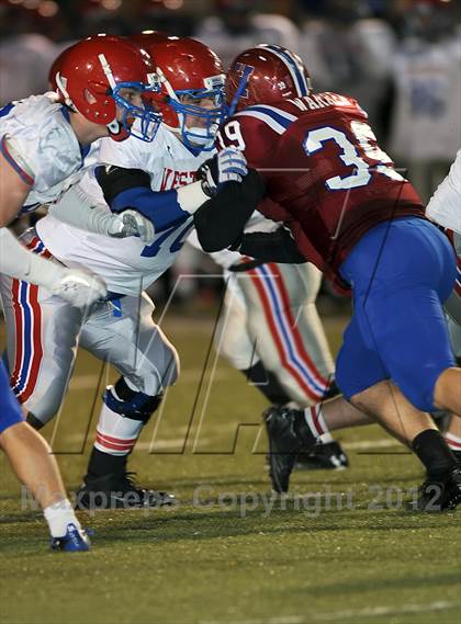 Thumbnail 2 in Vestavia Hills vs. Huntsville (AHSAA Playoff Round 2) photogallery.