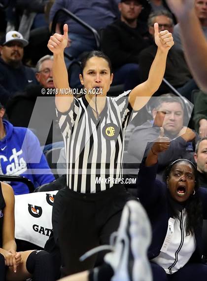 Thumbnail 2 in Windward vs. Pinewood (CIF State Open Division Finals) photogallery.
