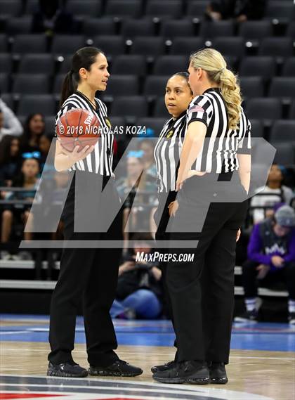 Thumbnail 3 in Windward vs. Pinewood (CIF State Open Division Finals) photogallery.