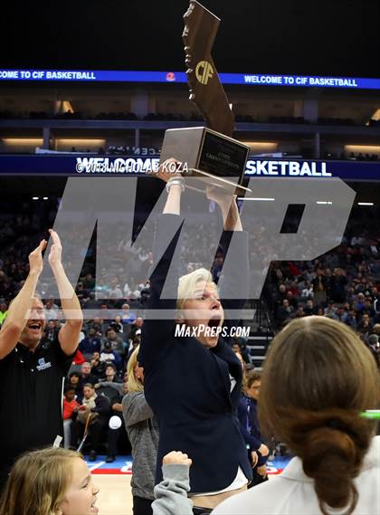 Thumbnail 2 in Windward vs. Pinewood (CIF State Open Division Finals) photogallery.