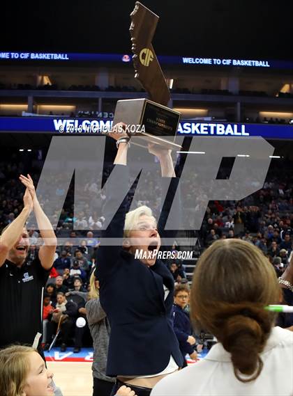Thumbnail 1 in Windward vs. Pinewood (CIF State Open Division Finals) photogallery.