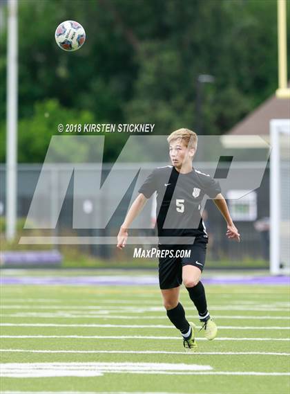 Thumbnail 3 in Niles North vs. Lincoln Park photogallery.