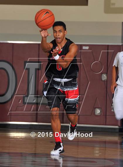 Thumbnail 1 in Windward vs. Jonesboro (MaxPreps Holiday Classic) photogallery.