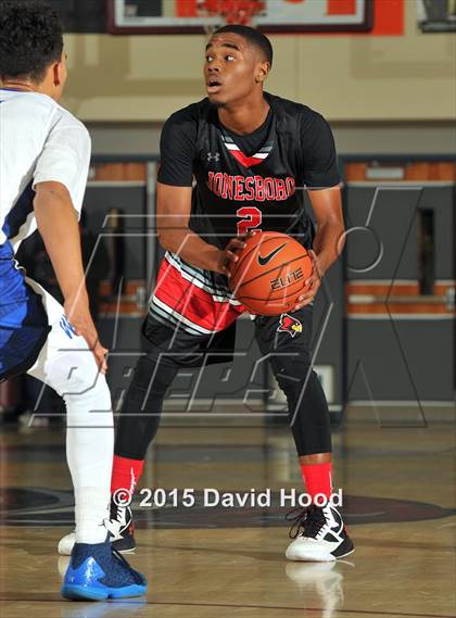 Thumbnail 2 in Windward vs. Jonesboro (MaxPreps Holiday Classic) photogallery.