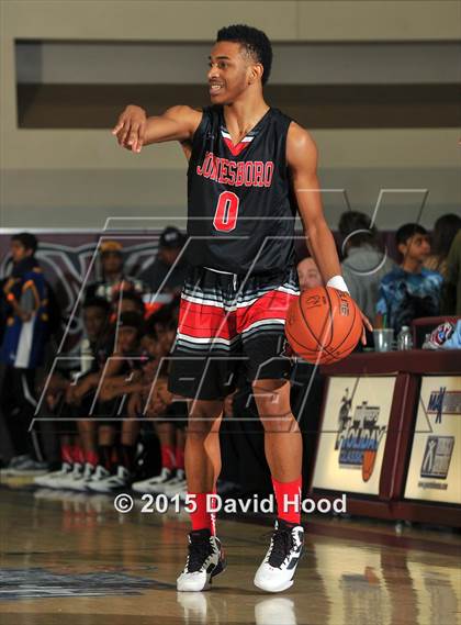 Thumbnail 1 in Windward vs. Jonesboro (MaxPreps Holiday Classic) photogallery.