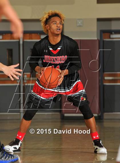 Thumbnail 1 in Windward vs. Jonesboro (MaxPreps Holiday Classic) photogallery.