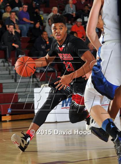 Thumbnail 1 in Windward vs. Jonesboro (MaxPreps Holiday Classic) photogallery.