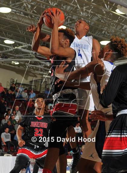 Thumbnail 3 in Windward vs. Jonesboro (MaxPreps Holiday Classic) photogallery.