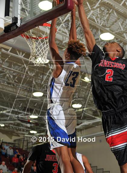 Thumbnail 1 in Windward vs. Jonesboro (MaxPreps Holiday Classic) photogallery.