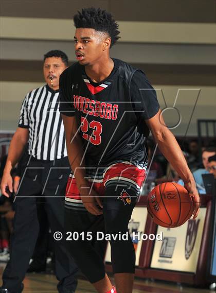 Thumbnail 1 in Windward vs. Jonesboro (MaxPreps Holiday Classic) photogallery.