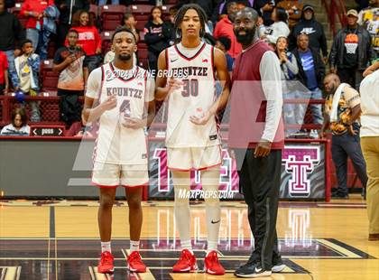 Thumbnail 3 in Kountze vs. Tatum (Tenaha Holiday Hoops) photogallery.