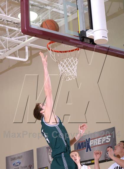 Thumbnail 2 in Mission Prep vs. Ponderosa (MaxPreps Holiday Classic) photogallery.