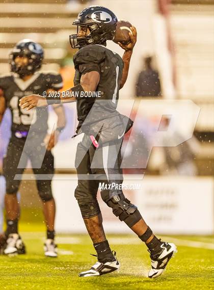 Thumbnail 1 in Bamberg-Ehrhardt vs Lamar (SCHSL 1A Final) photogallery.