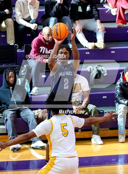 Thumbnail 3 in Garner vs Washington (John Wall Holiday Invitational) photogallery.