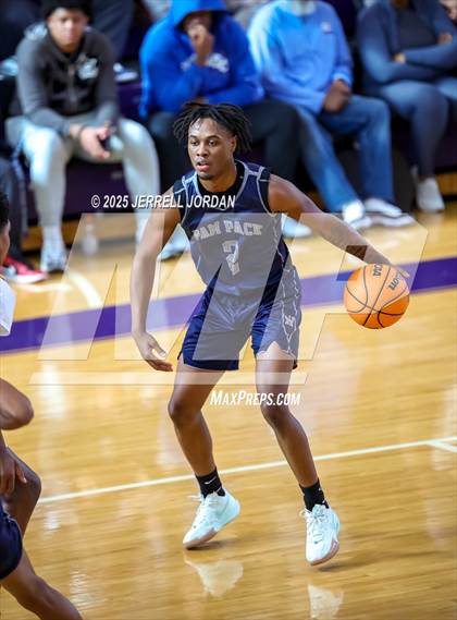 Thumbnail 1 in Garner vs Washington (John Wall Holiday Invitational) photogallery.