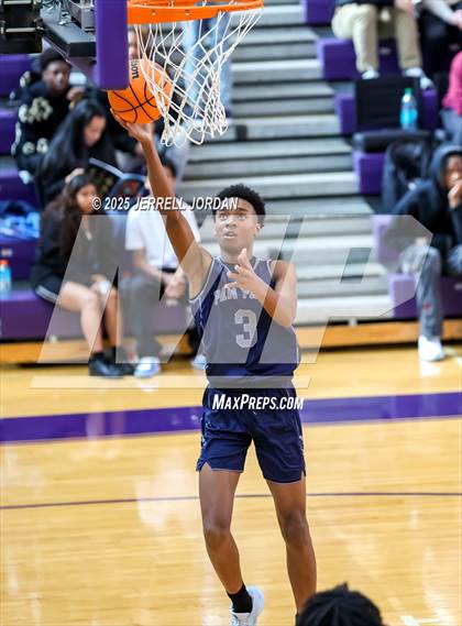 Thumbnail 1 in Garner vs Washington (John Wall Holiday Invitational) photogallery.