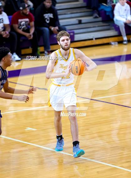 Thumbnail 2 in Garner vs Washington (John Wall Holiday Invitational) photogallery.