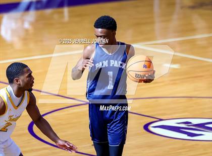 Thumbnail 2 in Garner vs Washington (John Wall Holiday Invitational) photogallery.