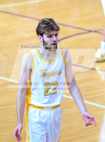 Thumbnail 1 in Garner vs Washington (John Wall Holiday Invitational) photogallery.