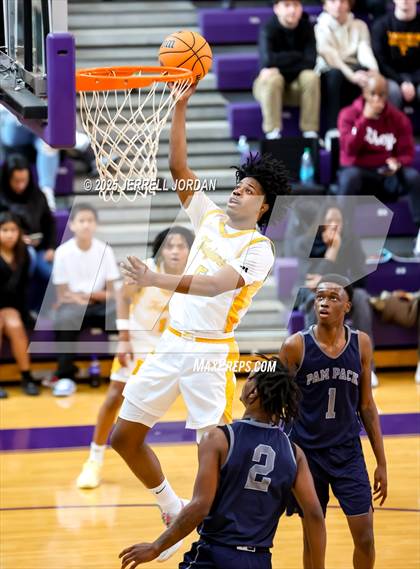 Thumbnail 3 in Garner vs Washington (John Wall Holiday Invitational) photogallery.