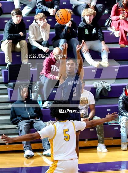 Thumbnail 2 in Garner vs Washington (John Wall Holiday Invitational) photogallery.