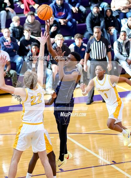 Thumbnail 1 in Garner vs Washington (John Wall Holiday Invitational) photogallery.