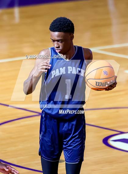 Thumbnail 1 in Garner vs Washington (John Wall Holiday Invitational) photogallery.