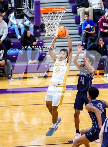 Thumbnail 3 in Garner vs Washington (John Wall Holiday Invitational) photogallery.