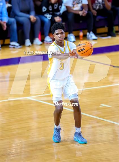 Thumbnail 2 in Garner vs Washington (John Wall Holiday Invitational) photogallery.