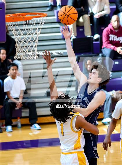 Thumbnail 1 in Garner vs Washington (John Wall Holiday Invitational) photogallery.