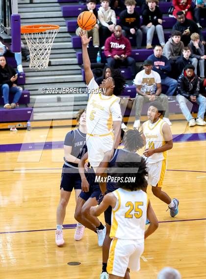 Thumbnail 3 in Garner vs Washington (John Wall Holiday Invitational) photogallery.