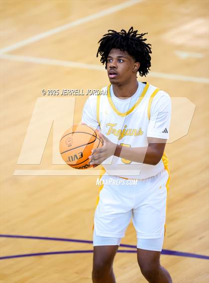 Thumbnail 1 in Garner vs Washington (John Wall Holiday Invitational) photogallery.