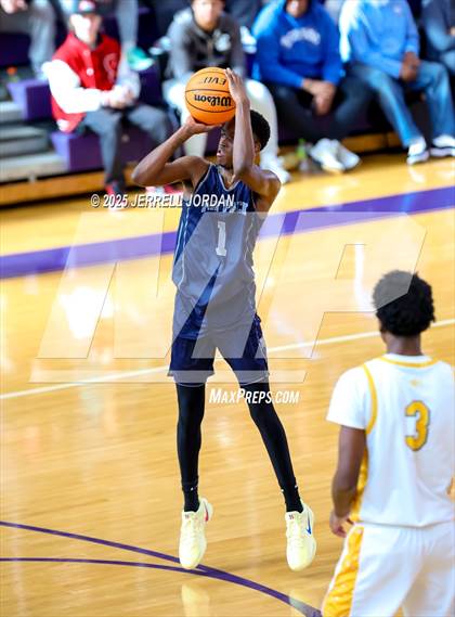 Thumbnail 2 in Garner vs Washington (John Wall Holiday Invitational) photogallery.
