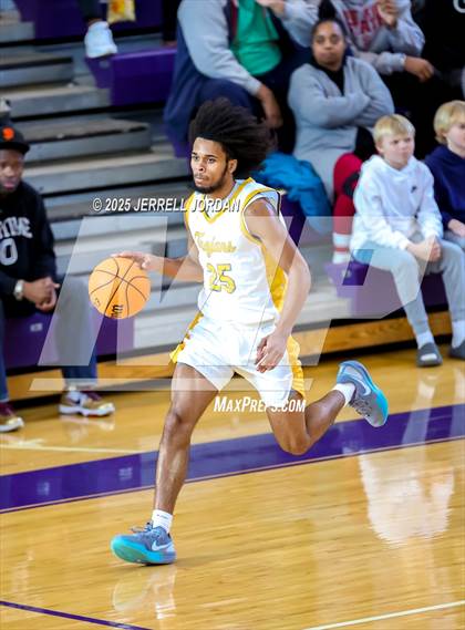 Thumbnail 3 in Garner vs Washington (John Wall Holiday Invitational) photogallery.