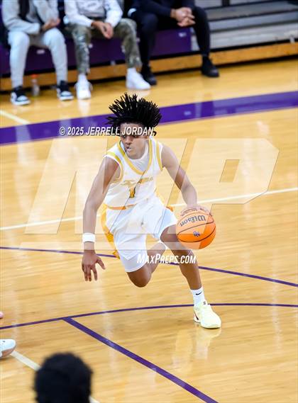 Thumbnail 3 in Garner vs Washington (John Wall Holiday Invitational) photogallery.
