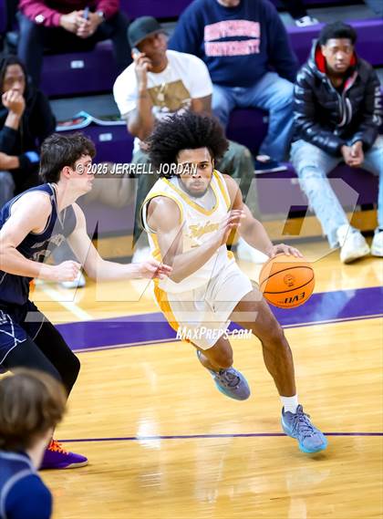 Thumbnail 2 in Garner vs Washington (John Wall Holiday Invitational) photogallery.
