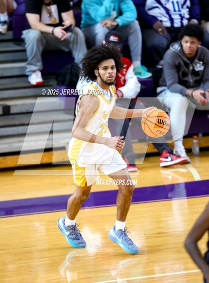 Thumbnail 2 in Garner vs Washington (John Wall Holiday Invitational) photogallery.