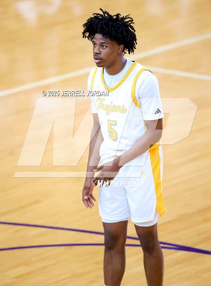 Thumbnail 2 in Garner vs Washington (John Wall Holiday Invitational) photogallery.