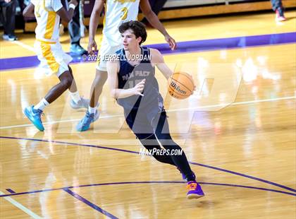 Thumbnail 3 in Garner vs Washington (John Wall Holiday Invitational) photogallery.